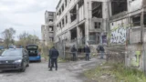 Roma, turista segregata e violentata a Tor Cervara: è caccia agli uomini del branco, dopo i 5 fermi
