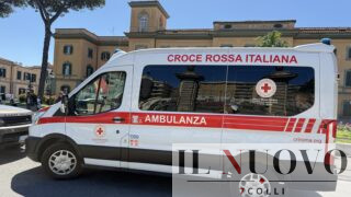 Roma, tubo precipita da un’impalcatura e travolge baby sitter e bimbo di 2 anni: tragedia sfiorata in via Nemorense