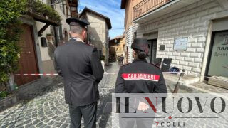 Rocca di Papa, massacra di botte una barista, poi si barrica in casa: “Andate via o mi ammazzo” (FOTO)