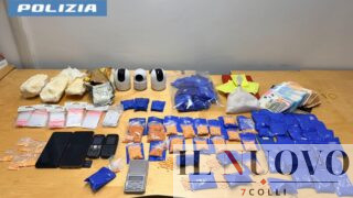 Roma, “fortino” della droga in casa e spaccio in metro: sequestrati 2 kg di metanfetamine, arrestato 40enne