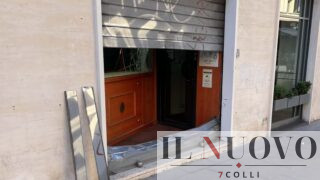 Roma, “assalto” con il frullino nella gioielleria a piazza Bologna: ladri in fuga… senza bottino (FOTO)