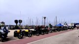 Motoraduno a Ostia, invasione di Moto Guzzi al porto: 300 moto sfilano sul lungomare (VIDEO)