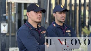 Roma, a “caccia di dosi” a 80 anni: cliente ottuagenario fa arrestare 6 pusher al Quarticciolo
