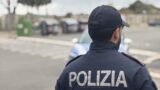 Guidonia, aggredisce l’ex moglie in strada e la rapina: arrestato 31enne