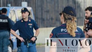 Roma, tentano il furto in appartamento: scoperti dal videocitofono, poi aggrediscono i poliziotti con il martello