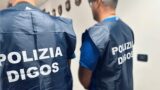 Roma, spedizione razzista a Termini: “caccia all’uomo” contro stranieri e clochard massacrati di botte con sfollagente, calci e pugni