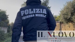 Ostia, base dello spaccio nascosta in casa: sequestrati chili di cocaina e crack, arrestate due donne