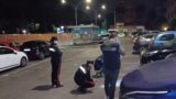 Roma, spari nella notte in via Togliatti: due agguati a pochi metri di distanza, feriti due uomini