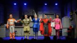 Roma: al Teatro Golden arriva “Super”, la commedia sui supereroi falliti per un pieno di risate