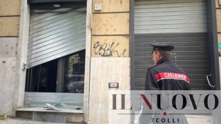 Roma, colpo (fallito) nella notte nella gioielleria a San Giovanni: banda della saracinesca in fuga (FOTO)