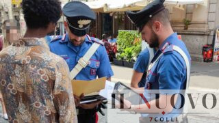 Roma, borseggi senza scrupoli: deruba un turista mentre spinge la compagna in carrozzina