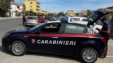 Ardea, fugge in moto alla vista dei Carabinieri: in casa nascondeva cocaina, crack e una pistola lanciarazzi