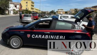 Ardea, fugge in moto alla vista dei Carabinieri: in casa nascondeva cocaina, crack e una pistola lanciarazzi