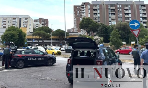 Controlli dei Carabinieri in zona Laurentino 38