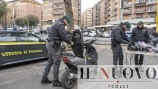 Roma, stretta sulle periferie: maxi sequestro di armi, droga, moto rubate e borse false