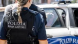 Roma-Castel Sant’Angelo, venditore abusivo reagisce al controllo: due agenti ferite, arrestato 40enne