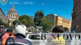 Roma, il trucco del braccialetto colpisce i turisti a San Pietro: blitz della Polizia Locale, 9 fermati