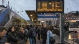 Pendolari e turisti avvisati: Roma spegne i treni di sera e accende i bus sostitutivi da e per Fiumicino