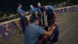 Roma, Ponte Garibaldi, dramma nella notte: carabinieri sospesi nel vuoto per salvare un 30enne