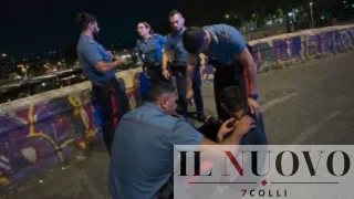 Roma, Ponte Garibaldi, dramma nella notte: carabinieri sospesi nel vuoto per salvare un 30enne