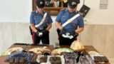 Velletri, scoperto market della droga: sequestrati 9 chili di stupefacenti, 54mila euro e due ordigni artigianali