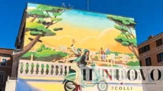 Vespa compie 80 anni e invade Roma: al Pigneto spunta il murale gigante che celebra il mito italiano
