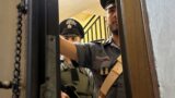 Roma, sequestrano e picchiano per mesi una donna e la costringono a spacciare: “Così ci saldi i debiti” (VIDEO)