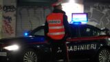 Roma, lastra di plastica e fil di ferro: sorpreso al quarto piano mentre tenta di svaligiare un appartamento in piena notte
