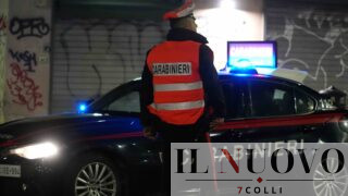 Roma, lastra di plastica e fil di ferro: sorpreso al quarto piano mentre tenta di svaligiare un appartamento in piena notte