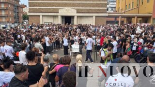Torvaianica saluta Valerio Serra: il commovente addio al 16enne morto nell’incidente in via del Mare
