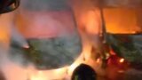Fiumicino, incendio nella notte: otto furgoni SDA distrutti dalle fiamme