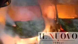 Fiumicino, incendio nella notte: otto furgoni SDA distrutti dalle fiamme