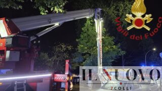 Monterotondo, devastante incendio in appartamento nella notte: ferite tre persone