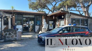 Omicidio a Ostia Antica, 35enne ucciso a coltellate davanti al bar all’alba: caccia all’assassino