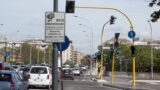 Roma, da luglio 38 nuovi photored ai semafori: l’elenco degli incroci dove scattano le multe