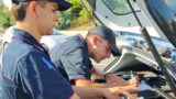 Roma, “Dacci i soldi o qui non parcheggi”: accerchiano una donna e la minacciano con un coltello