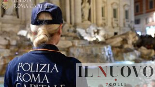 Roma, “Fa caldo” e si tuffano nella Fontana di Trevi e nella Fontana dei Quattro Fiumi: bloccati dagli agenti
