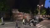 Roma, rissa in strada a San Lorenzo, il video diventa virale: “Basta, je state a menà tutti insieme, a’mer*e”