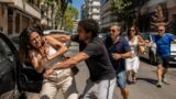 Roma, presa a pugni mentre va al lavoro: 37enne aggredita in strada senza motivo. “Mi hanno salvata i passanti”