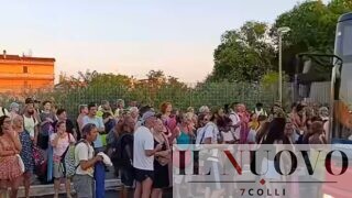 Metromare nel caos, il rientro da Ostia diventa un incubo: migliaia di persone bloccate e inferocite (VIDEO)