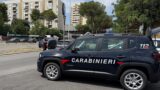 Roma, si barrica in casa della madre per evitare l’arresto: ore di tensione, poi il negoziatore dei Carabinieri lo convince ad arrendersi