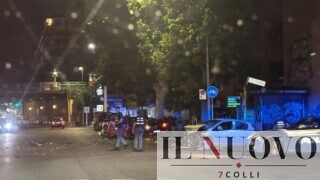 Roma, carambola di auto e scooter dopo l’incidente in via Tuscolana: 4 feriti, coinvolte 3 auto e 3 motorini