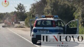 Litoranea Ostia-Torvaianica: camion perde carico di detriti, strada chiusa, traffico in tilt verso il mare