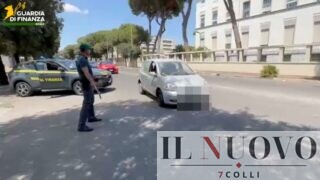 Ostia, fermato con un coltello da 31 centimetri e una mazza da baseball in auto: denunciato e patente ritirata (VIDEO)