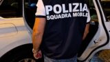 Guidonia, accoltella un uomo alle spalle davanti a moglie e figli e lo riduce in fin di vita: arrestato 43enne