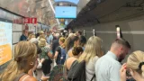 Metro A e B di Roma nel caos: utenti ‘intrappolati’ tra caldo, ressa e lunghe attese