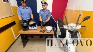 Morlupo, “Dacci soldi e cellulare”: puntano la pistola in faccia al concessionario auto, ma lui reagisce. Arrestati 2 giovanissimi