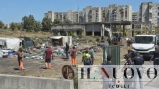 Roma, sgomberato il campo rom abusivo: la Lega sfida il Campidoglio sulla sicurezza di Tor Bella Monaca
