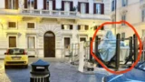 Roma, Italia Nostra contro il cantiere della Metro C: «La fontana del 1590 fatta a pezzi e ‘parcheggiata’ tra le auto in sosta”