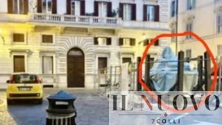 Roma, Italia Nostra contro il cantiere della Metro C: «La fontana del 1590 fatta a pezzi e ‘parcheggiata’ tra le auto in sosta”